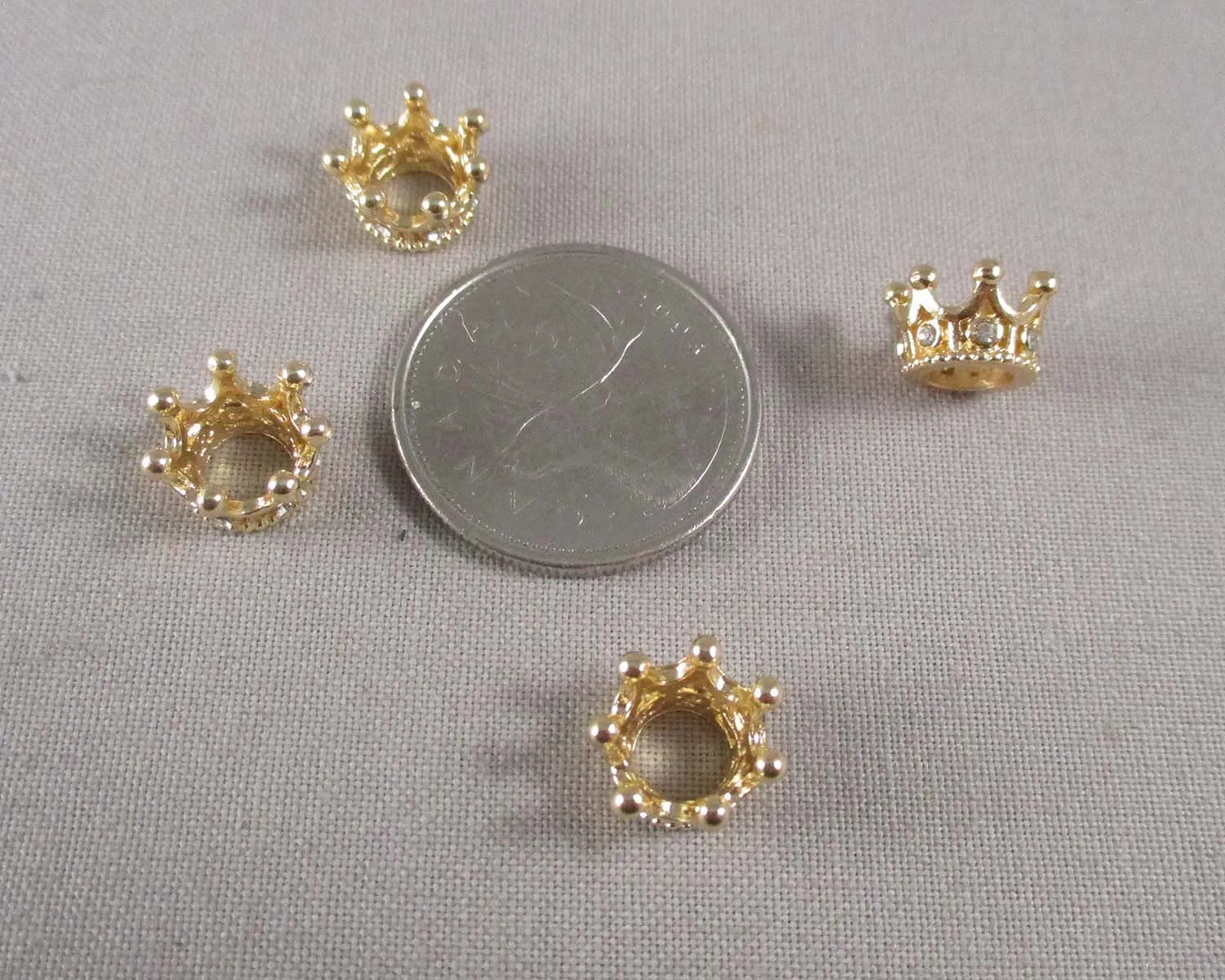 Gold Tone Crown Spacer Beads 3pcs (0572)