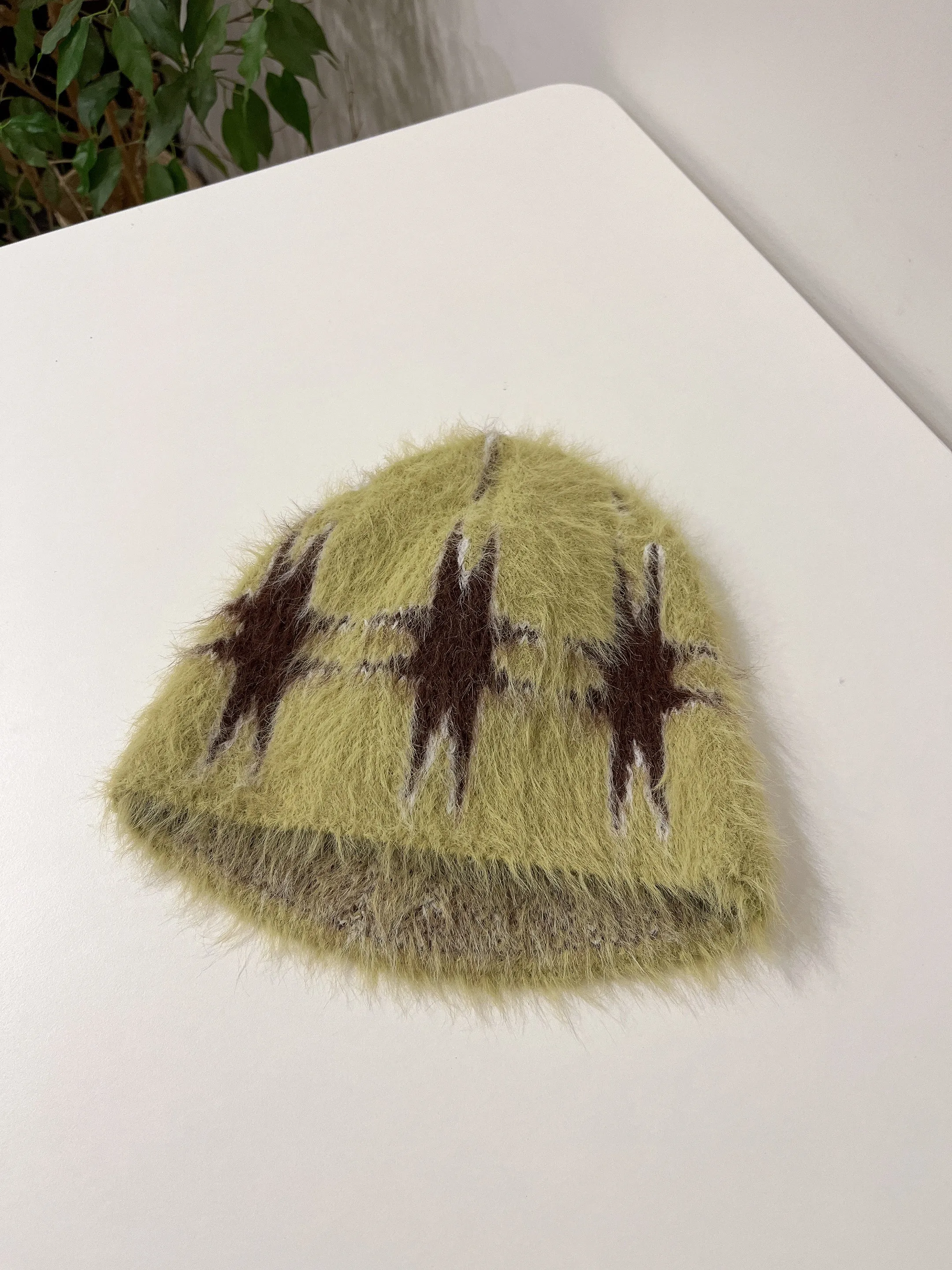 OLLA Fuzzy toque